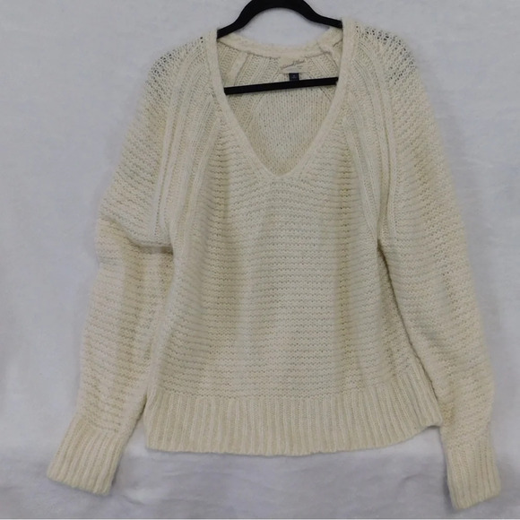 Sweater‎ - Picture 1 of 2